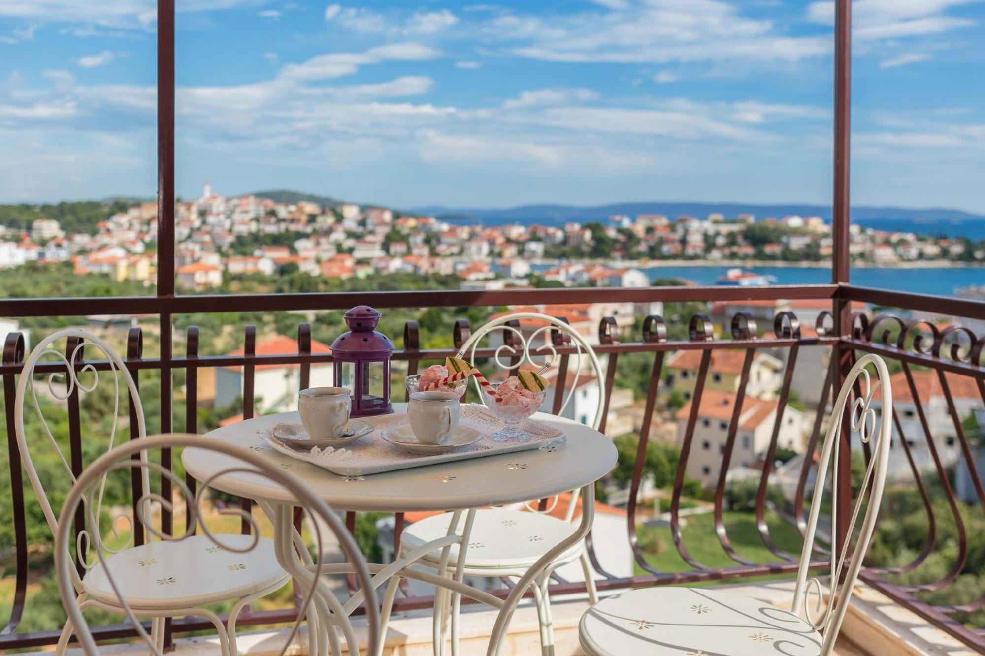 Apartments Loncar Seget Vranjica Exterior photo
