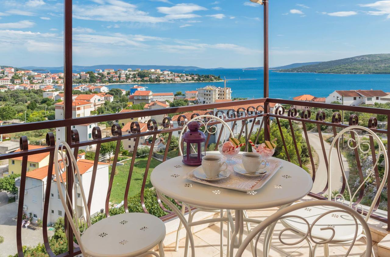 Apartments Loncar Seget Vranjica Exterior photo