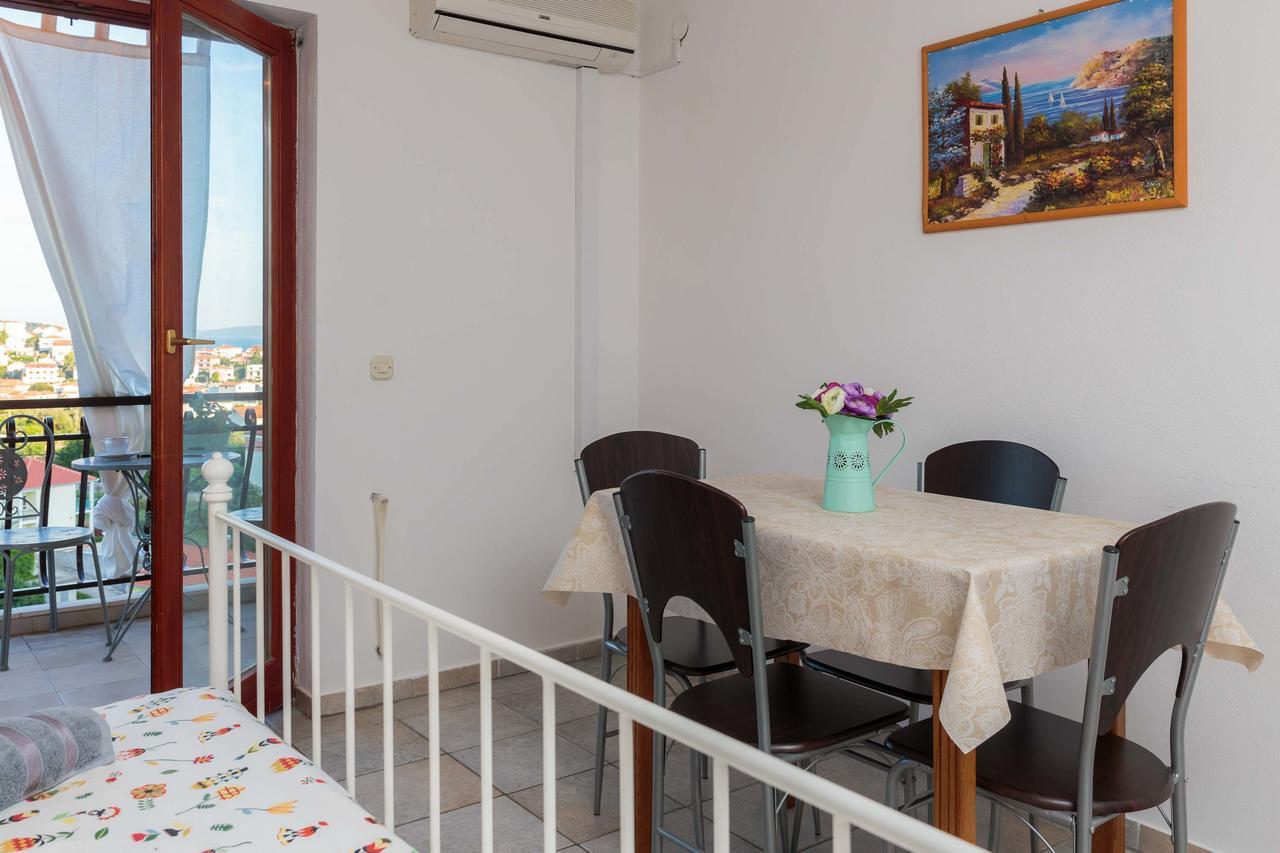 Apartments Loncar Seget Vranjica Exterior photo